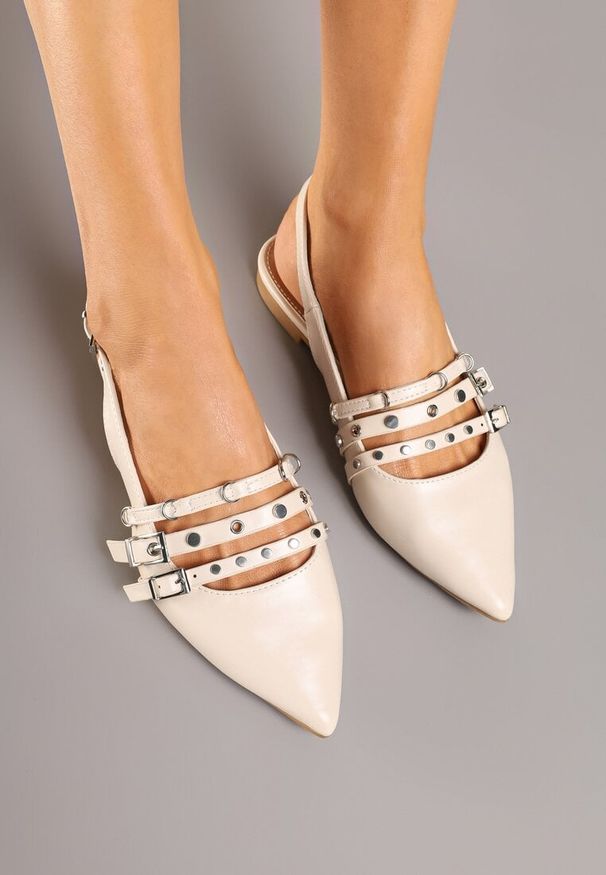 Renee - Beżowe Sandały Slingback ze Szpiczastym Noskiem Zdobione Paskami z Klamerkami Voseira. Okazja: na spotkanie biznesowe. Nosek buta: szpiczasty. Zapięcie: pasek. Kolor: beżowy. Materiał: jeans. Wzór: aplikacja. Styl: elegancki, biznesowy