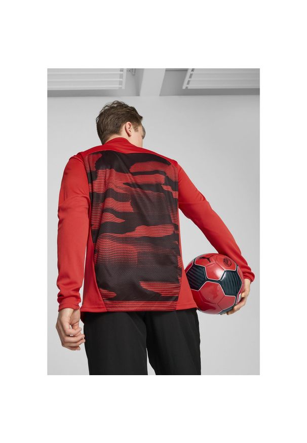 Puma - Męska bluza przedmeczowa z zamkiem 1/4 AC Milan PUMA For All Time Red Black. Kolor: czerwony, wielokolorowy, czarny. Długość rękawa: długi rękaw. Długość: długie