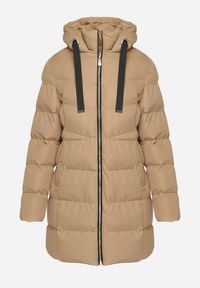 Born2be - Ciemnobeżowa Długa Pikowana Kurtka z Kapturem i Dwustronnym Suwakiem Naorinae. Okazja: na co dzień, do pracy. Typ kołnierza: kaptur. Kolor: beżowy. Materiał: jeans. Długość rękawa: długi rękaw. Długość: długie. Sezon: zima. Styl: casual, elegancki #6