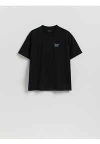 Reserved - T-shirt boxy z nadrukiem na plecach - czarny. Kolor: czarny. Materiał: dzianina, bawełna. Wzór: nadruk #1