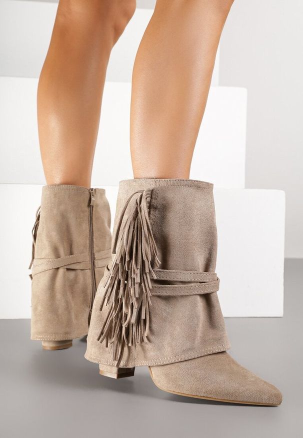 Born2be - Ciemnobeżowe Botki w Stylu Boho z Wywiniętą Cholewką i Frędzlami Harile. Okazja: na co dzień. Kolor: beżowy. Materiał: jeans. Szerokość cholewki: normalna. Wzór: haft. Styl: boho