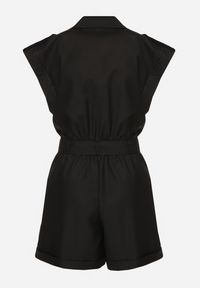 Born2be - Czarny Kombinezon bez Rękawów Zapinany na Guziki z Materiałowym Paskiem Tiamarlia. Okazja: na co dzień. Kolor: czarny. Materiał: materiał. Długość rękawa: bez rękawów. Styl: klasyczny, casual #2