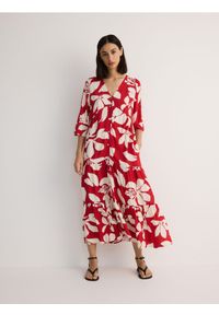 Reserved - Sukienka midi z wiskozy - czerwony. Kolor: czerwony. Materiał: wiskoza. Długość: midi