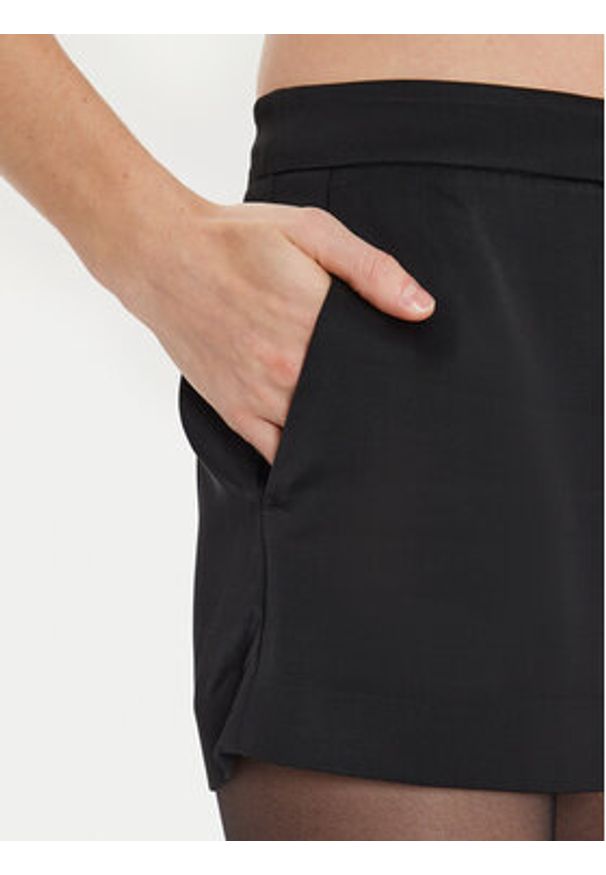 TwinSet - TWINSET Szorty materiałowe 242TP2347 Czarny Loose Fit. Kolor: czarny. Materiał: wiskoza