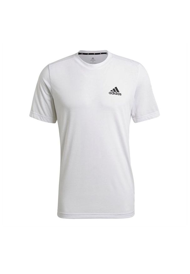 Adidas - Koszulka adidas Aeroready Designed 2 Move Feelready Sport GT5558 - biała. Kolor: biały. Materiał: materiał, bawełna, poliester, jersey. Długość rękawa: krótki rękaw. Długość: krótkie. Sport: fitness