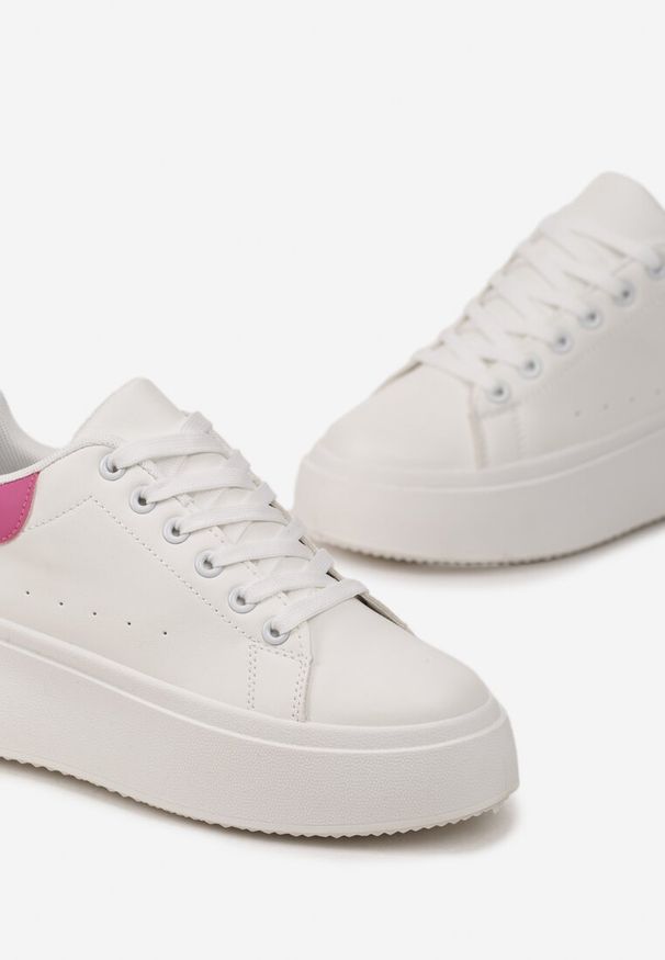 Born2be - Biało-Fuksjowe Sneakersy na Platformie Spoola. Okazja: na co dzień. Kolor: biały. Obcas: na platformie