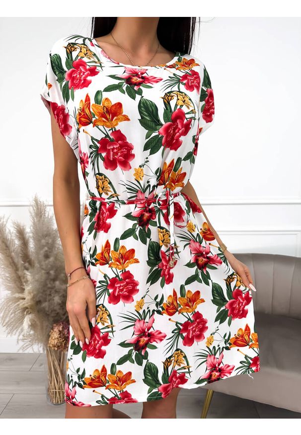 ModnaKiecka.pl - Kremowa Sukienka w Kwiaty 10118-19-C. Okazja: do pracy, na co dzień. Kolor: wielokolorowy. Materiał: wiskoza. Długość rękawa: krótki rękaw. Wzór: kwiaty. Sezon: lato, wiosna. Typ sukienki: proste. Styl: wakacyjny, casual, klasyczny
