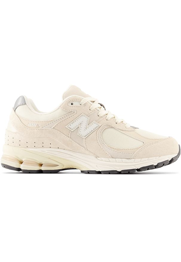 Buty unisex New Balance M2002RCC – beżowe. Kolor: beżowy. Materiał: skóra, guma, syntetyk, materiał. Szerokość cholewki: normalna. Sport: turystyka piesza