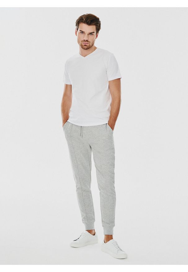 Pako Lorente - PAKO LORENTE – Biały gładki t-shirt v-neck. Kolor: niebieski, biały, czarny. Materiał: bawełna, elastan. Wzór: gładki