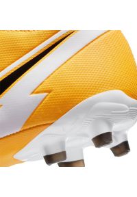 Buty piłkarskie Nike Superfly 7 Academy Mg Jr AT8120-801 wielokolorowe pomarańcze i czerwienie. Kolor: wielokolorowy. Materiał: materiał, tkanina, syntetyk. Szerokość cholewki: normalna. Sezon: jesień. Sport: piłka nożna #4