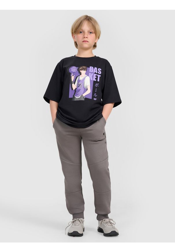 4f - 4F Spodnie dresowe joggery chłopięce - szare 158 (12-13 lat). Okazja: na co dzień. Kolor: szary. Materiał: dresówka. Wzór: ze splotem, nadruk, napisy, gładki. Sezon: lato. Styl: młodzieżowy, sportowy, casual