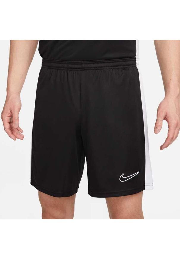 Spodnie sportowe męskie Nike DV9742. Kolor: szary. Materiał: syntetyk, materiał. Długość: krótkie. Sport: piłka nożna