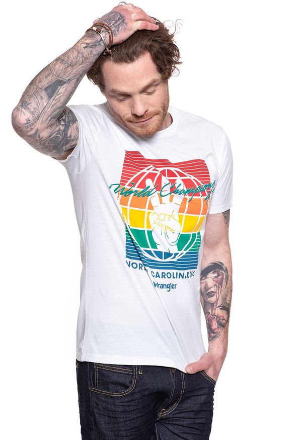 Wrangler - WRANGLER T SHIRT SS GLOBE TEE WHITE W7D9FK989 112131770. Wzór: nadruk
