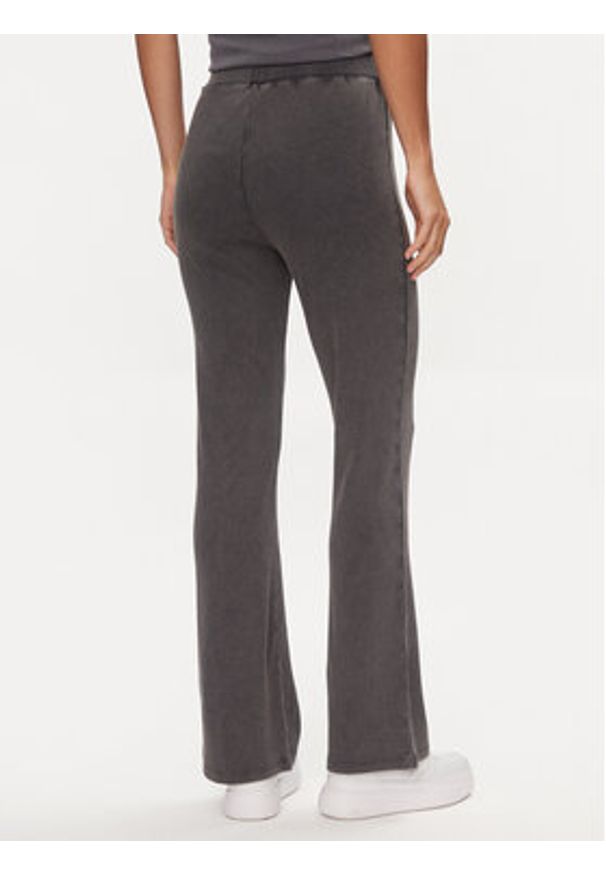 Calvin Klein Jeans Spodnie dresowe J20J223126 Szary Regular Fit. Kolor: szary. Materiał: bawełna