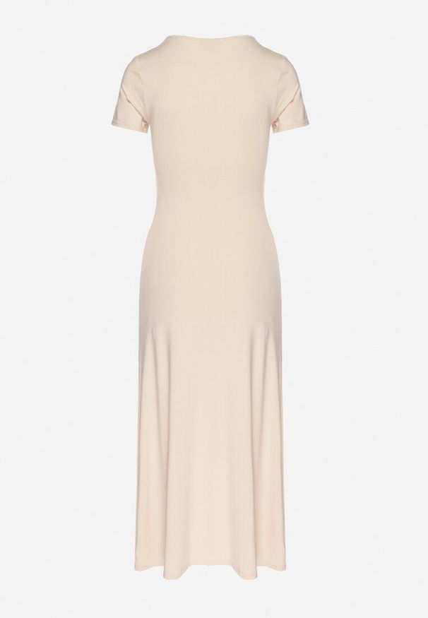 Born2be - Jasnobeżowa Sukienka o Dopasowanym Fasonie z Lekkimi Marszczeniami Aporea. Okazja: na co dzień. Kolor: beżowy. Długość rękawa: krótki rękaw. Sezon: wiosna, lato. Typ sukienki: dopasowane, sportowe. Styl: casual, elegancki, sportowy