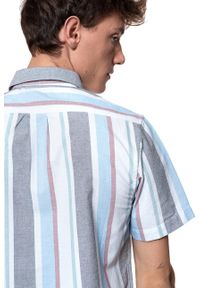 Lee - KOSZULA MĘSKA KRÓTKI RĘKAW LEE BUTTON DOWN SS DIPPED BLUE L886NULA 112123685. Typ kołnierza: button down. Materiał: materiał. Długość rękawa: krótki rękaw. Długość: krótkie. Wzór: kolorowy, paski