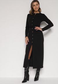 Born2be - Czarna Sukienka Koszulowa z Wiskozą Guzikami i Paskiem Vetienne. Okazja: na co dzień. Kolor: czarny. Materiał: wiskoza. Typ sukienki: koszulowe. Styl: casual #1