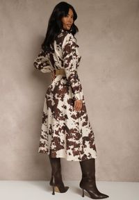 Renee - Brązowa Sukienka z Wiskozą o Koszulowym Kroju z Paskiem w Krowie Łaty Carlitia. Okazja: na imprezę. Kolor: brązowy. Materiał: wiskoza. Typ sukienki: koszulowe #4