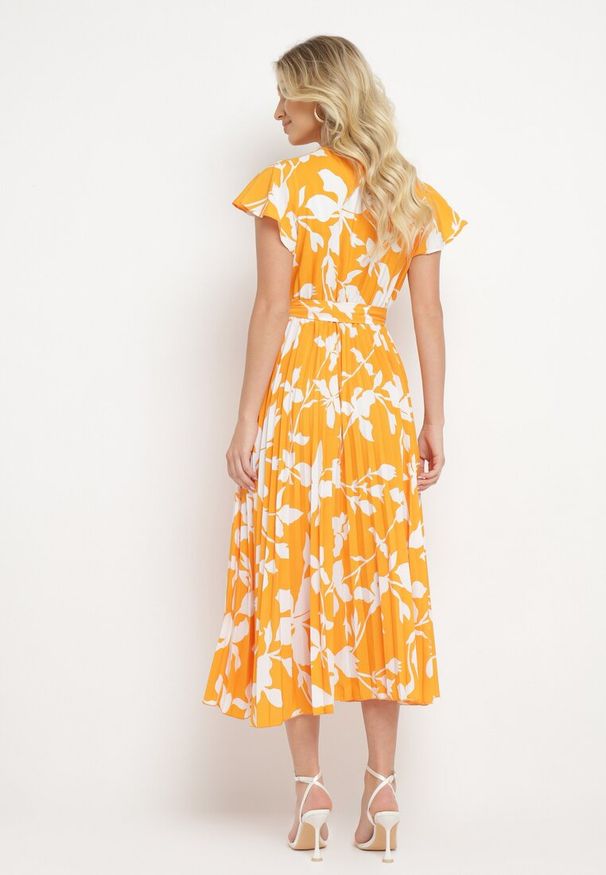 Born2be - Pomarańczowa Kopertowa Plisowana Sukienka z Gumką i Paskiem w Talii Denevia. Okazja: na co dzień. Kolor: pomarańczowy. Długość rękawa: krótki rękaw. Typ sukienki: kopertowe. Styl: casual