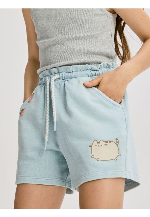 Reserved - Szorty Pusheen - jasnoniebieski. Kolor: niebieski. Materiał: bawełna