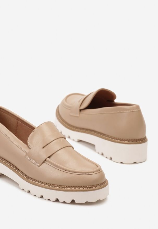 Renee - Beżowe Casualowe Mokasyny na Płaskiej Podeszwie z Ozdobnym Paskiem Apahida. Okazja: na co dzień. Zapięcie: pasek. Kolor: beżowy. Materiał: jeans. Obcas: na płaskiej podeszwie. Styl: casual