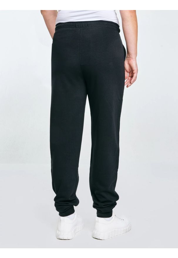 Big-Star - Spodnie damskie dresowe czarne Kathy 906. Kolor: czarny. Materiał: dresówka. Wzór: nadruk