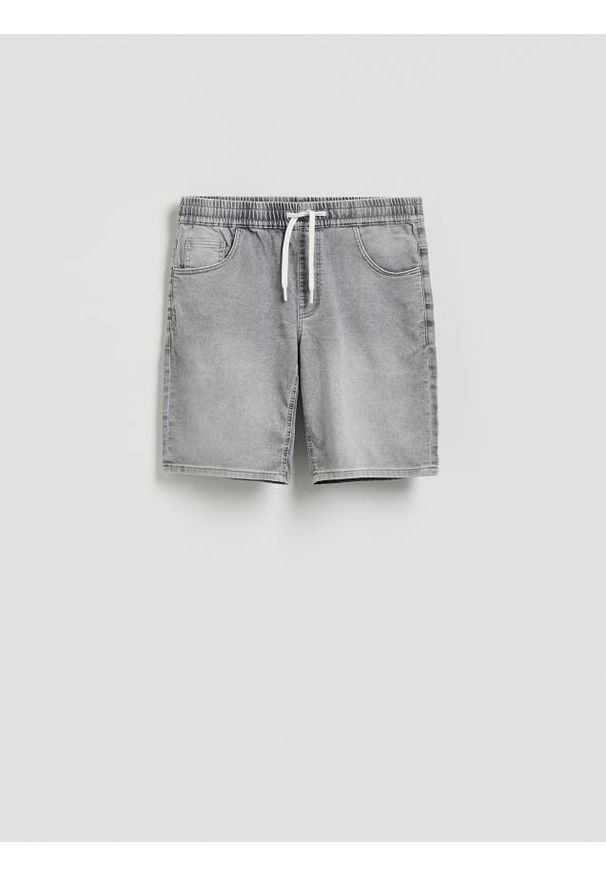 Reserved - Jeansowe szorty jogger - jasnoszary. Kolor: szary. Materiał: jeans