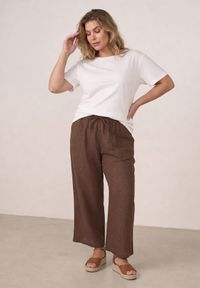 Born2be - Brązowe Spodnie Casual Szerokie ze Sznurkiem i Gumką w Pasie Caeena. Okazja: na co dzień. Kolekcja: plus size. Kolor: brązowy. Długość: długie. Styl: casual #7