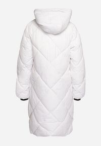 Born2be - Biała Kurtka z Kapturem i Kieszeniami w Kraciaste Pikowane Przeszycia Ettaline. Okazja: na co dzień. Typ kołnierza: kaptur. Kolor: biały. Materiał: jeans. Styl: klasyczny, casual, elegancki, sportowy #7