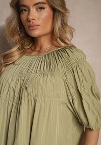 Renee - Zielona Bluzka z Wiskozą o Fasonie Oversize z Gumkami w Ramionach Alirona. Okazja: na spacer. Kolor: zielony. Materiał: wiskoza. Styl: klasyczny, elegancki