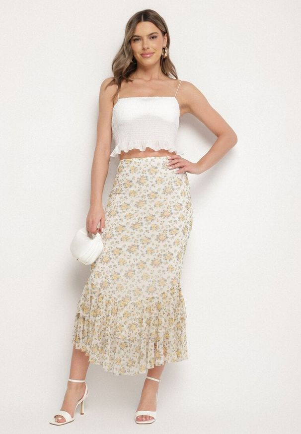 Born2be - Biało-Żółta Spódnica o Dopasowanym Kroju Zdobiona Falbanką Efririsse. Okazja: na co dzień. Kolor: biały. Wzór: aplikacja. Styl: casual, klasyczny