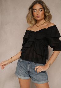 Renee - Czarna Bluzka z Falbankami i Bufiastymi Rękawami Aliviera. Okazja: na co dzień. Typ kołnierza: kołnierz z falbankami. Kolor: czarny. Materiał: jeans. Styl: elegancki, casual #4