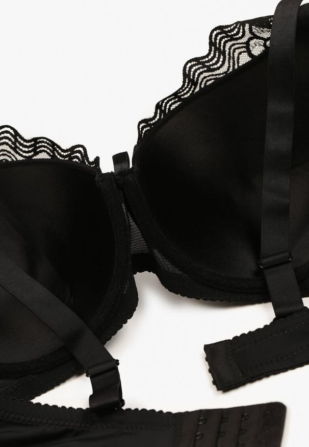 Renee - Czarny Biustonosz z Usztywnionymi Miseczkami Tinanna. Kolor: czarny. Wzór: aplikacja