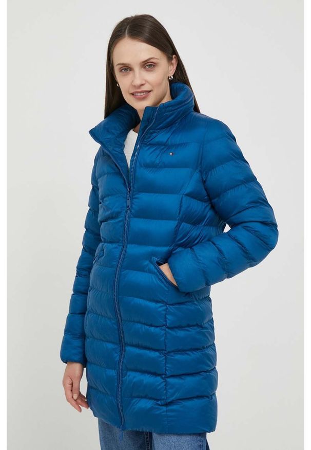 TOMMY HILFIGER - Tommy Hilfiger kurtka damska kolor niebieski przejściowa. Typ kołnierza: kaptur. Kolor: niebieski. Materiał: poliester