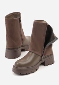 Born2be - Brązowo-Szare Botki ze Skóry Naturalnej w Stylu Biker z Wywiniętą Cholewką Suwakiem i Dwiema Klamrami Adarrive. Zapięcie: klamry. Kolor: brązowy. Materiał: skóra. Szerokość cholewki: normalna. Styl: klasyczny #3