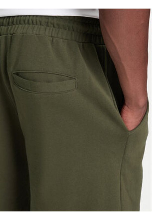 United Colors of Benetton - United Colors Of Benetton Szorty sportowe 342ZU900X Zielony Regular Fit. Kolor: zielony. Materiał: bawełna. Styl: sportowy