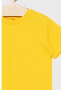 OVS t-shirt bawełniany dziecięcy kolor żółty gładki. Okazja: na co dzień. Kolor: żółty. Materiał: bawełna. Wzór: gładki. Styl: casual