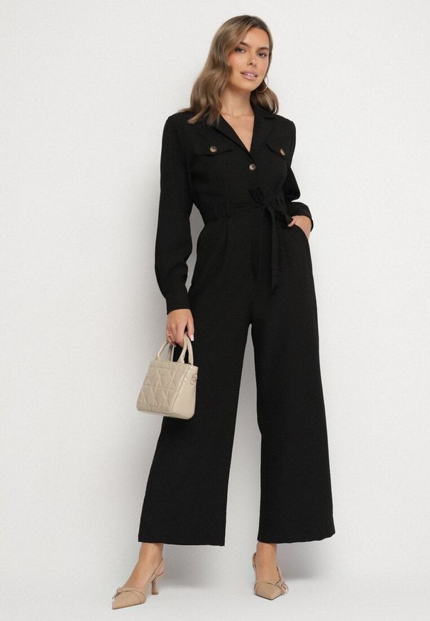 Born2be - Czarny Długi Kombinezon z Koszulową Górą i Wiązanym Paskiem Danilva. Okazja: na co dzień, na imprezę, na spacer. Kolor: czarny. Długość: długie. Styl: casual, elegancki, klasyczny