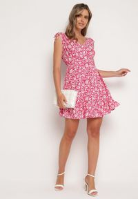 Born2be - Fuksjowa Bawełniana Sukienka na Ramiączkach ze Ściągaczami i Guzikami z Gumką w Talii Tesria. Okazja: na spacer. Typ kołnierza: dekolt w kształcie V. Kolor: różowy. Materiał: bawełna. Długość rękawa: na ramiączkach. Sezon: lato. Styl: elegancki #6