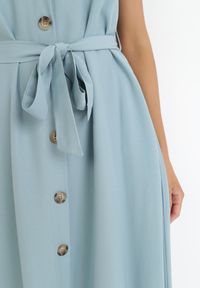 Born2be - Jasnoniebieska Trapezowa Sukienka z Wiązanym Paskiem Brystia. Kolor: niebieski. Materiał: materiał. Sezon: wiosna, lato. Typ sukienki: trapezowe #5