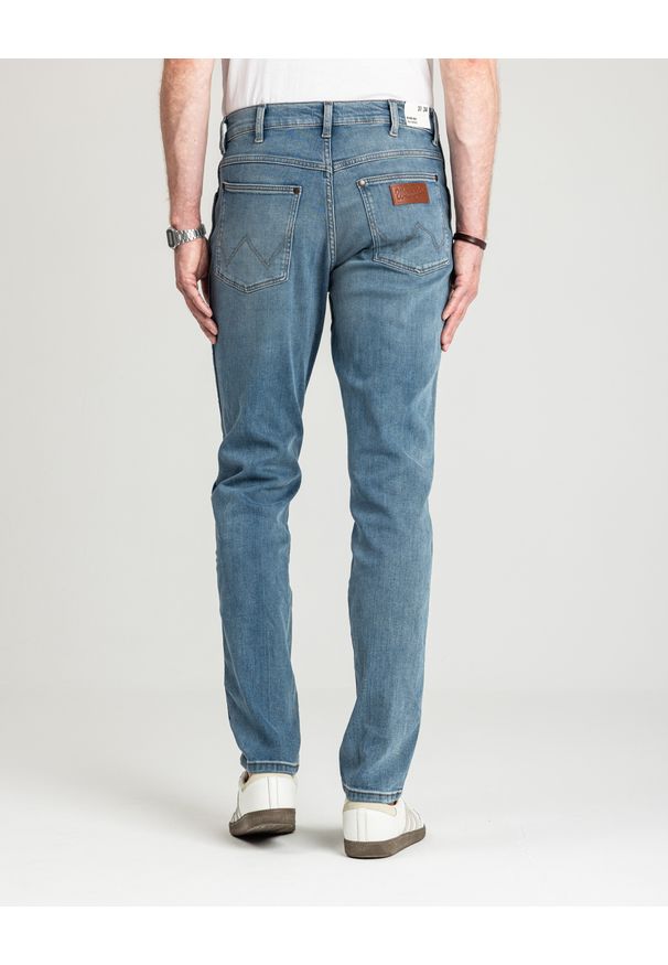 Wrangler - MESKIE SPODNIE WRANGLER RIVER GREY LIGHT 112373002