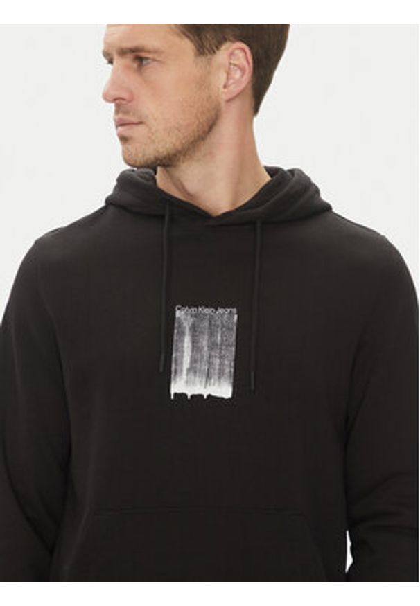 Calvin Klein Jeans Bluza Brush Stroke J30J327525 Czarny Regular Fit. Kolor: czarny. Materiał: bawełna