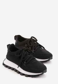 Renee - Czarne Sneakersy na Platformie Ozdobionej Tłoczeniem Zerla. Okazja: na co dzień. Kolor: czarny. Materiał: jeans. Wzór: aplikacja. Obcas: na platformie #5