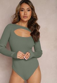 Renee - Zielone Body Prążkowane z Wycięciem na Dekolcie Kisse. Kolor: zielony. Materiał: prążkowany. Długość rękawa: długi rękaw. Długość: długie. Styl: klasyczny