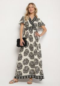Born2be - Beżowo-Czarna Wiskozowa Sukienka Rozkloszowana z Kopertowym Dekoltem w Boho Wzór Paldena. Okazja: na co dzień, na imprezę. Typ kołnierza: dekolt kopertowy. Kolor: czarny. Materiał: wiskoza. Wzór: aplikacja. Sezon: lato. Typ sukienki: kopertowe. Styl: boho