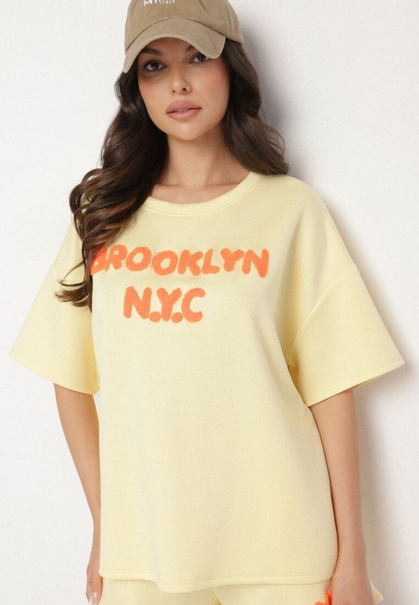 Born2be - Żółty Komplet Oversize z Wiskozą T-shirt i Szorty z Nadrukiem Liravella. Kolor: żółty. Materiał: wiskoza. Wzór: nadruk