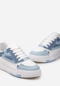 Renee - Niebieskie Sznurowane Sneakersy z Ekoskóry z Ozdobnymi Wstawkami Ravana. Kolor: niebieski