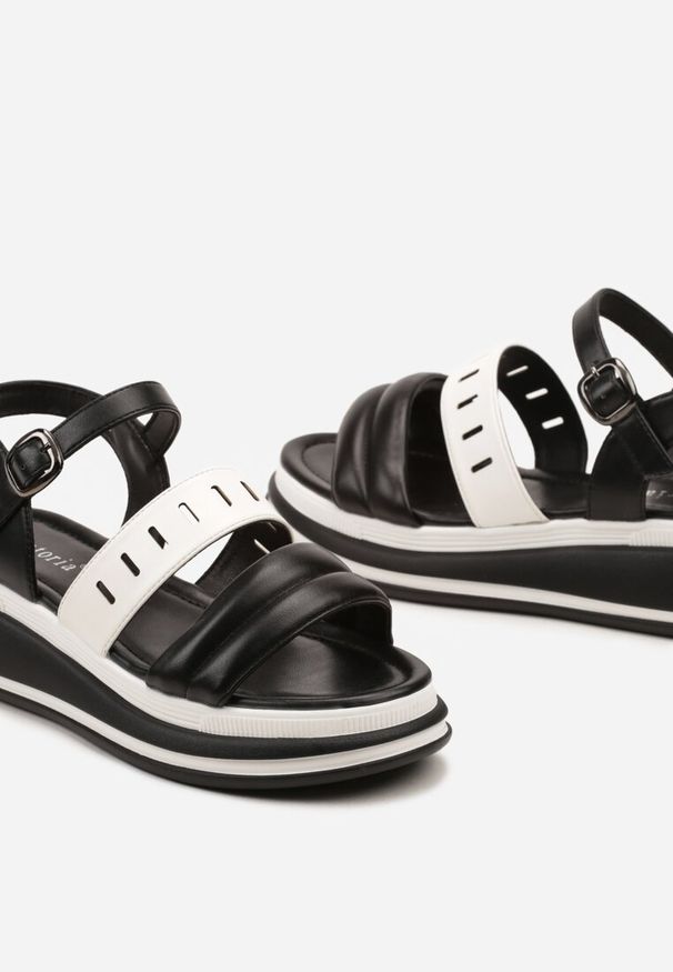 Renee - Czarno-Białe Płaskie Sandały z Ekoskóry na Grubej Podeszwie z Zapięciem na Sprzączkę Vloelie. Okazja: na co dzień. Zapięcie: sprzączka. Kolor: czarny. Sezon: lato. Styl: casual