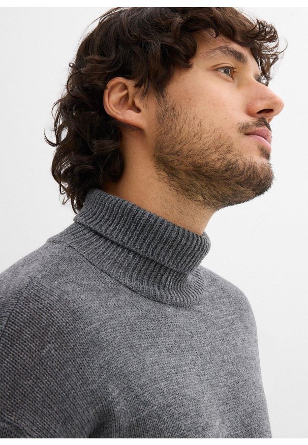 bonprix - Sweter z golfem, z blokami kolorów. Typ kołnierza: golf. Kolor: szary. Wzór: kolorowy, haft