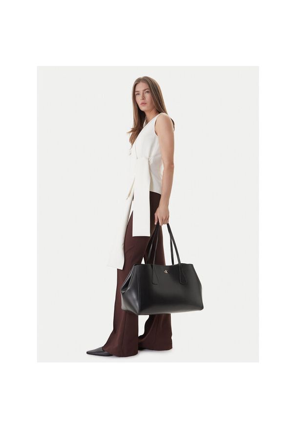 Torebka Calvin Klein. Kolor: czarny